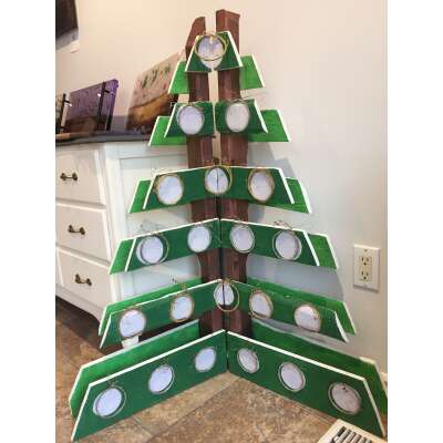 2022 Fundraising Christmas Pallette Tree