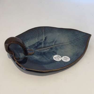 Leaf Dish with Handle